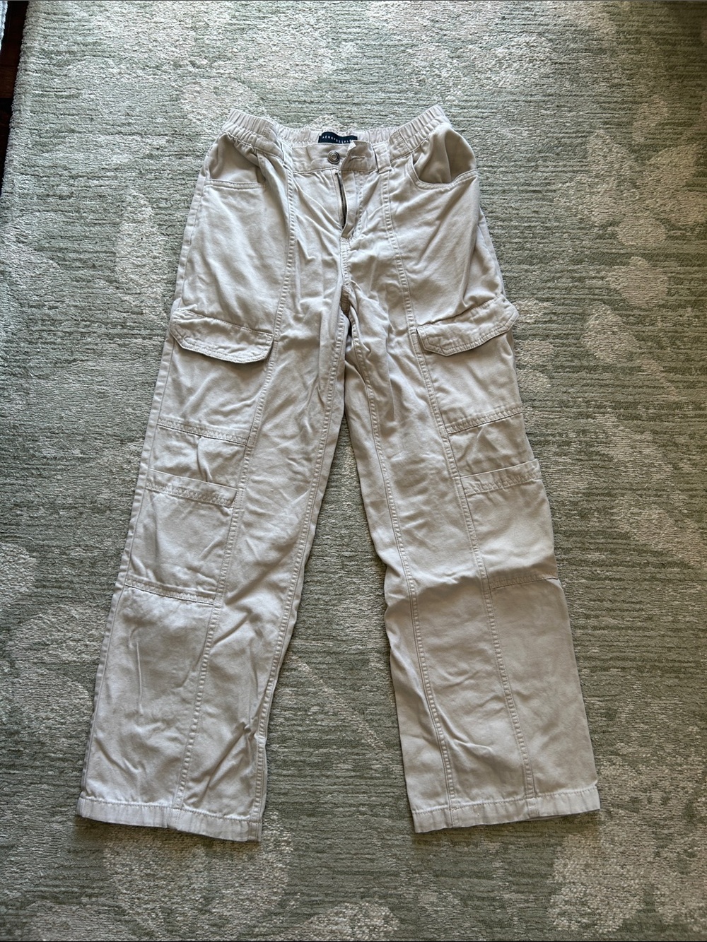 Aeropostale Wide-Leg Cargo Pants in Light Beige
